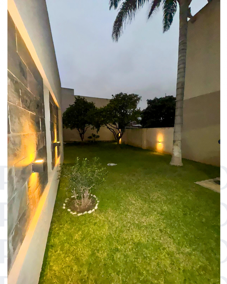 Casa cerca de la costanera