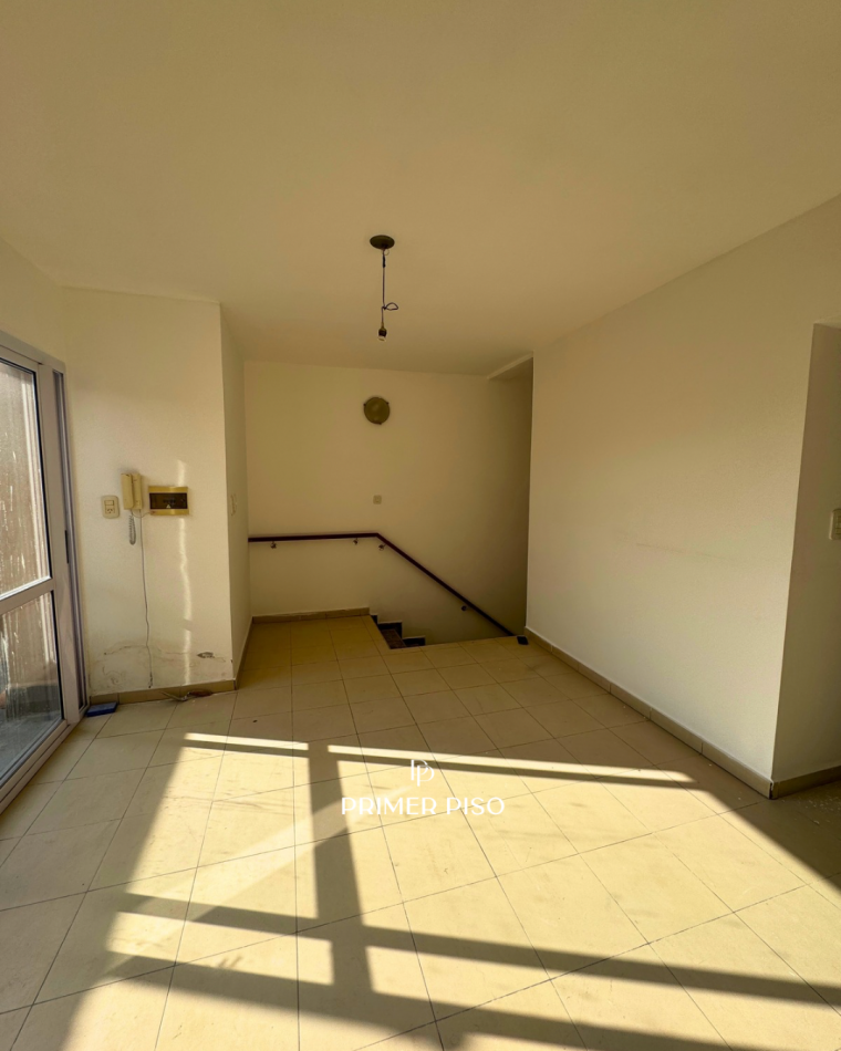 Se Alquila / Departamento