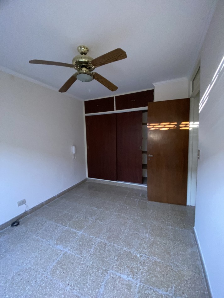 VENTA / CASA / BARRIO GENERAL PAZ - EX PARQUE