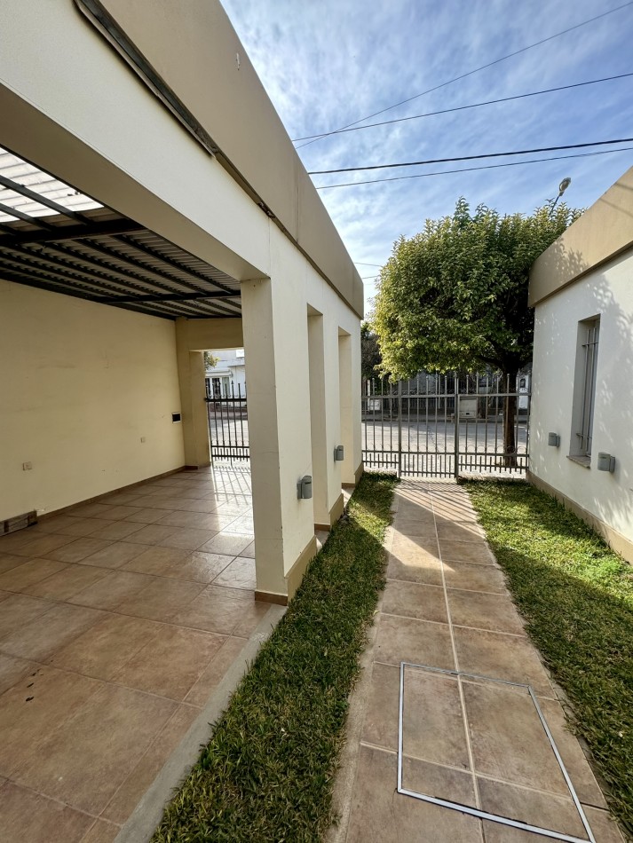 VENTA / CASA / BARRIO GENERAL PAZ - EX PARQUE