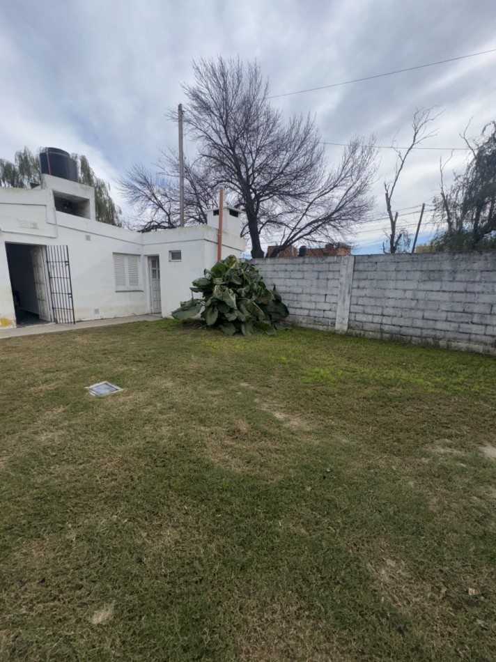ALQUILER / CASA / BARRIO LAS ACACIAS