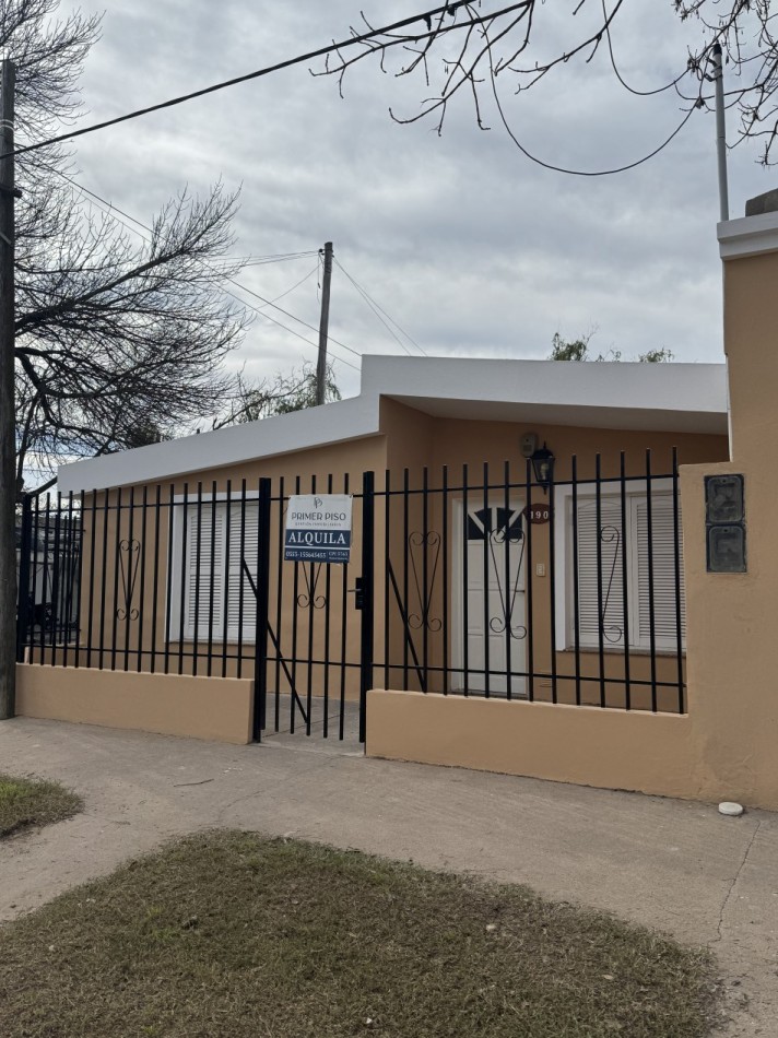 ALQUILER / CASA / BARRIO LAS ACACIAS