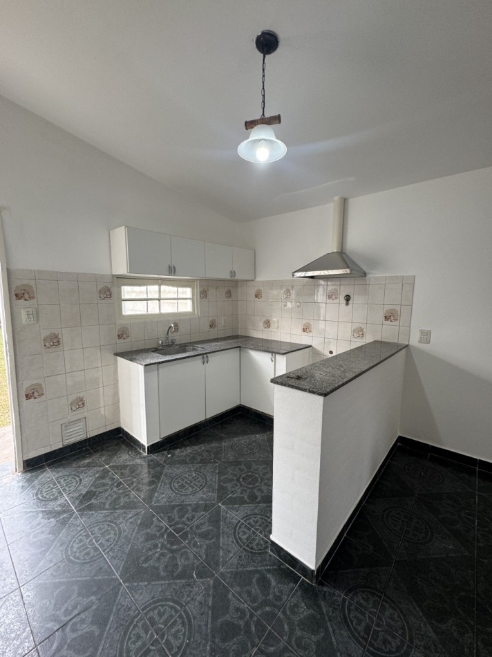 ALQUILER / CASA / BARRIO LAS ACACIAS