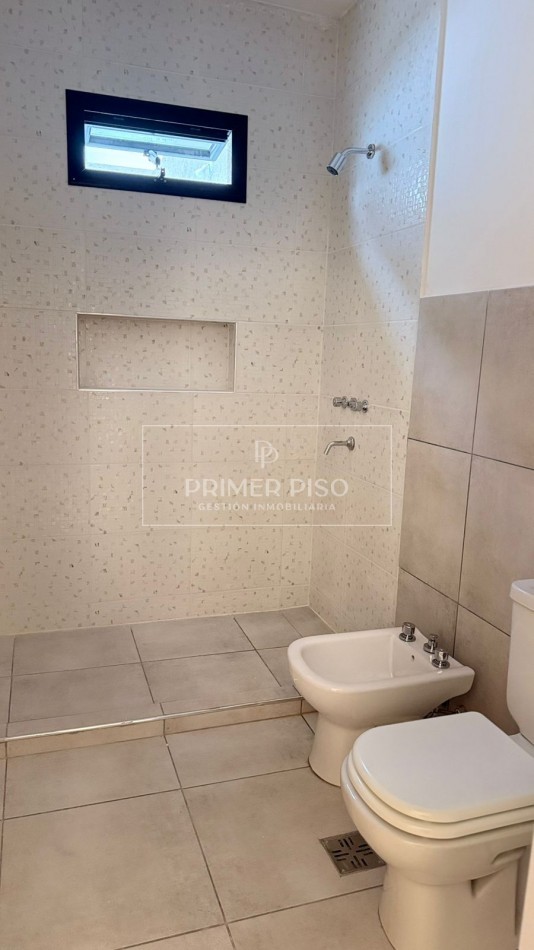 VENTA / CASA / BARRIO RAMON CARRILLO