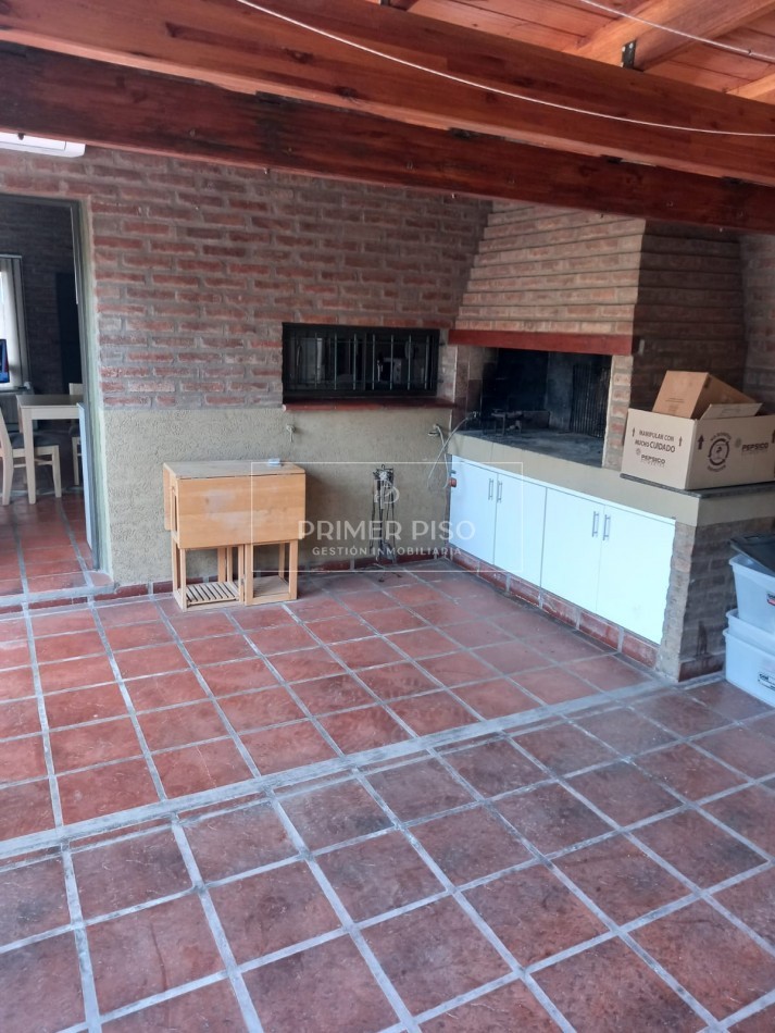 VENTA / CASA / CENTRO EMPLEADOS DE COMERCIO