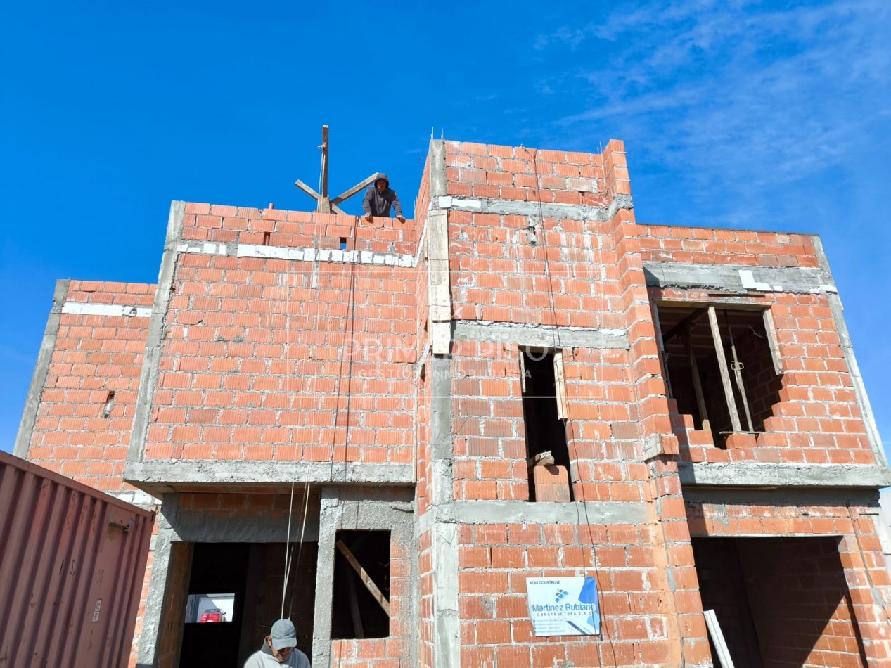 PRE VENTA / CASA / BARRIO COSTA DE ORO - VILLA NUEVA