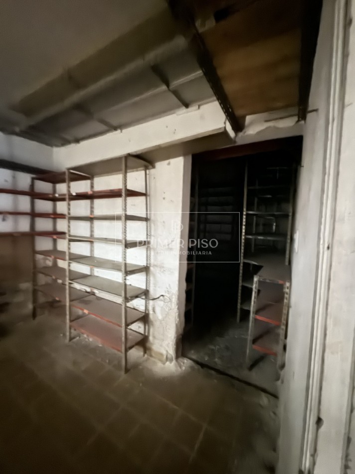 LOCAL COMERCIAL + DEPTO EN PLANTA ALTA