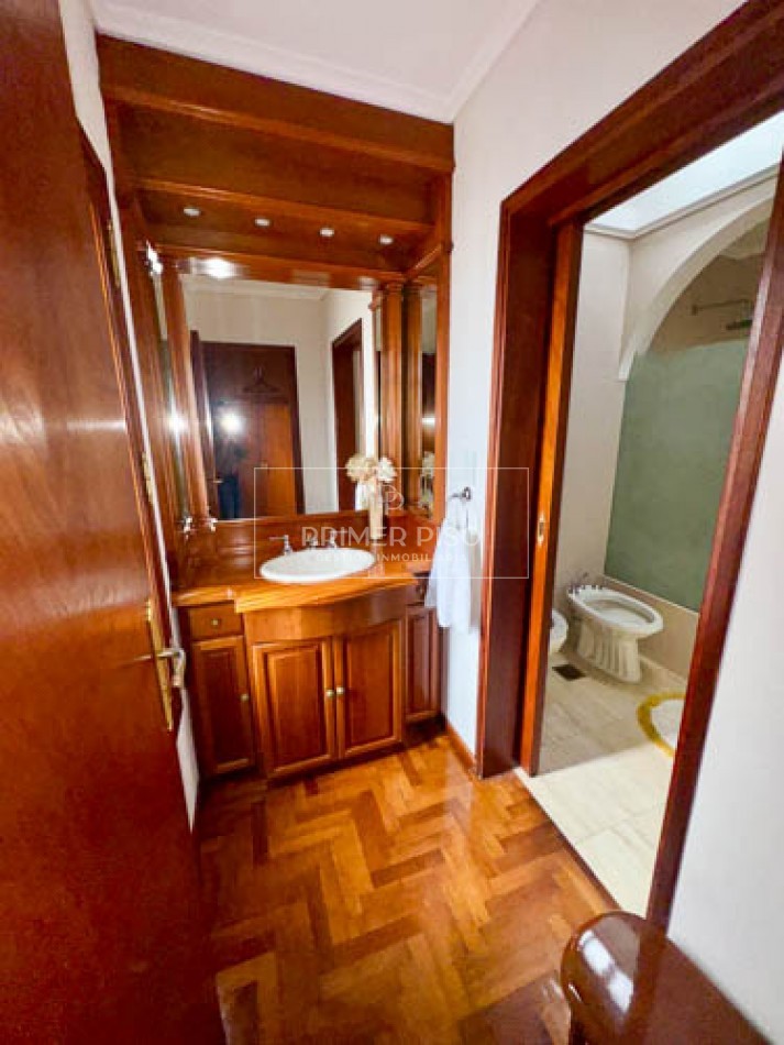 VENTA / HERMOSA CASA ZONA COSTANERA