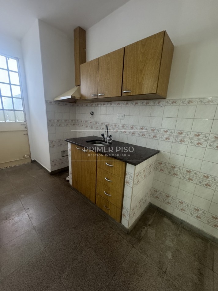 ALQUILER / DEPARTAMENTO INTERNO PLANTA BAJA