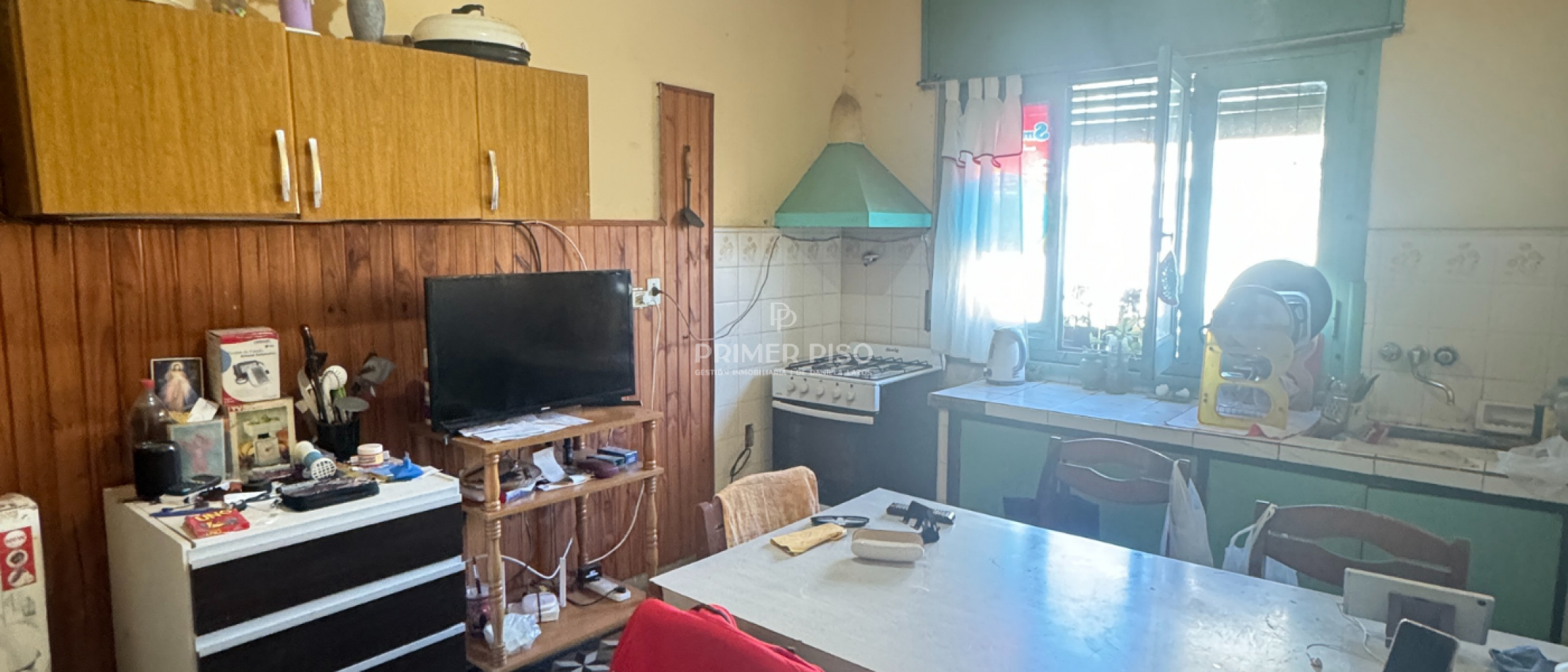 Casa con departamento trasero