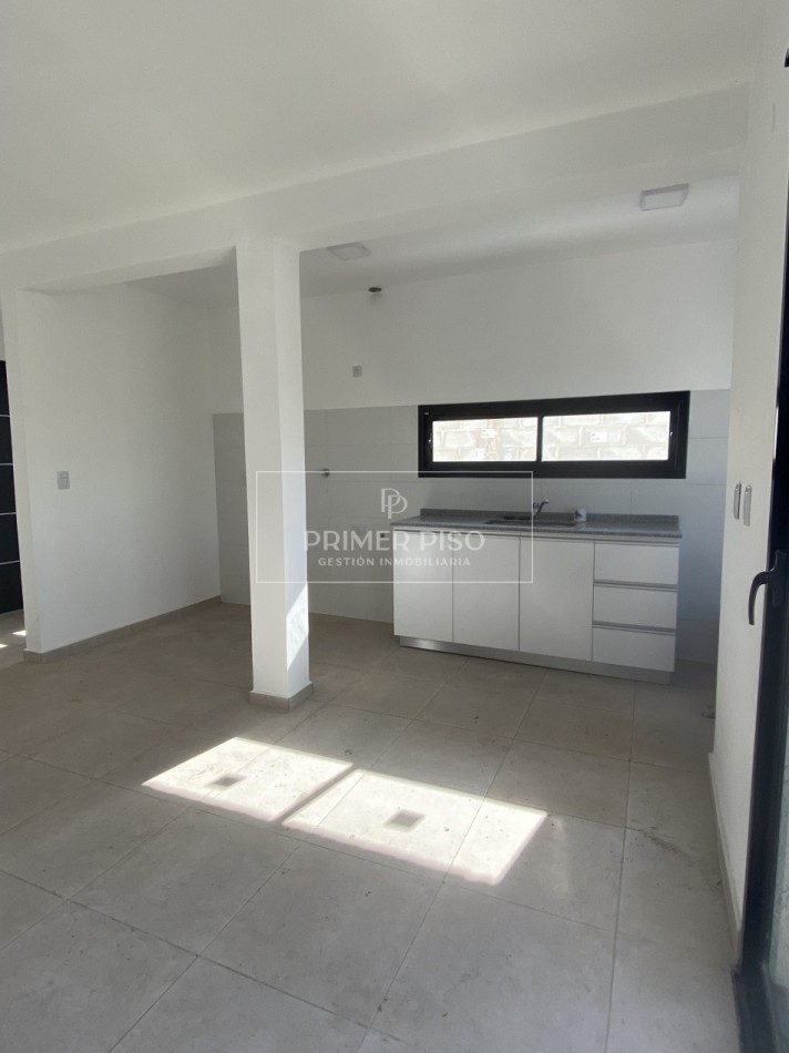 VENTA / CASA / VILLA ALBERTINA