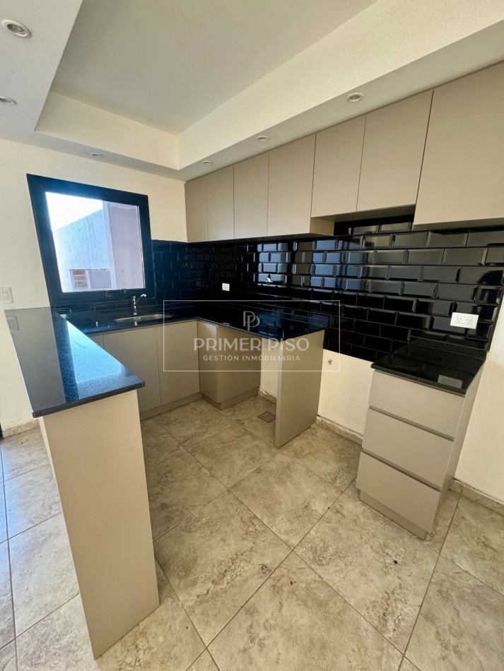 SE VENDE / DUPLEX / BARRIO SOLARES DEL NORTE