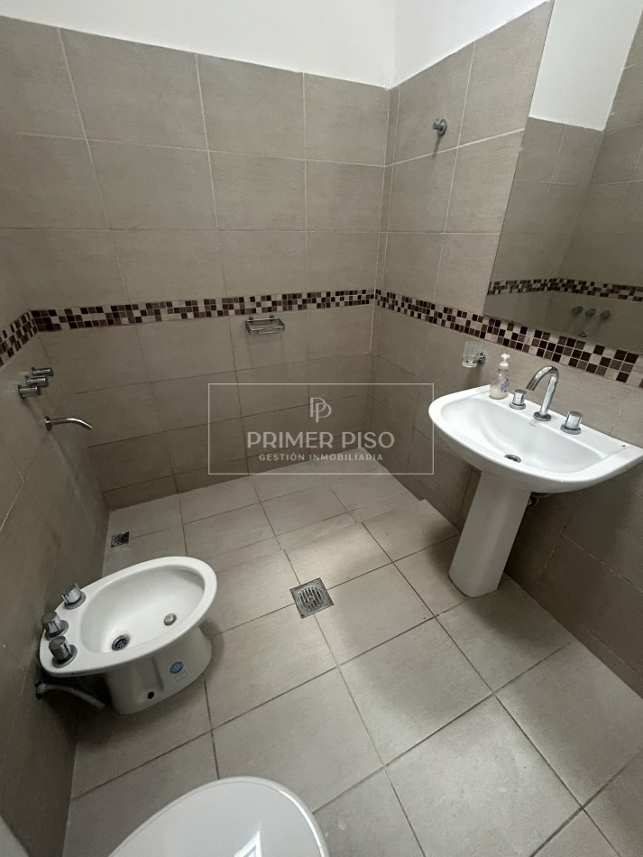 ALQUILER / CASA / BARRIO AMEGHINO