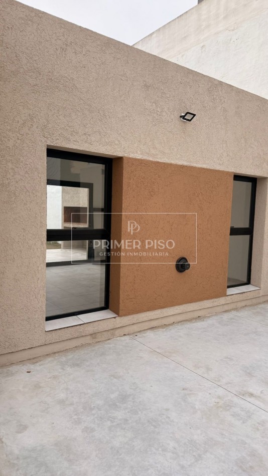 VENTA / CASA / BARRIO RAMON CARRILLO