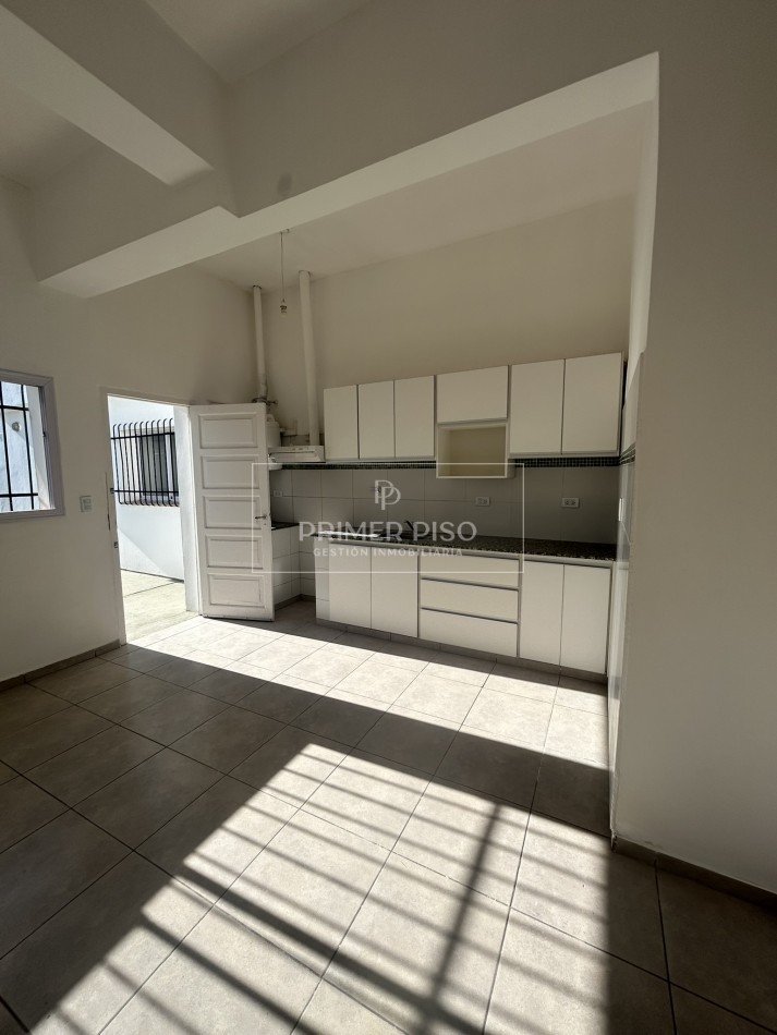 ALQUILER / CASA / BARRIO AMEGHINO