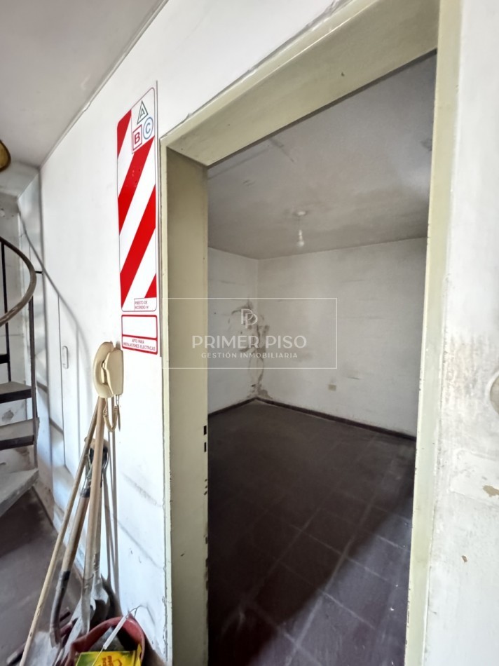 LOCAL COMERCIAL + DEPTO EN PLANTA ALTA