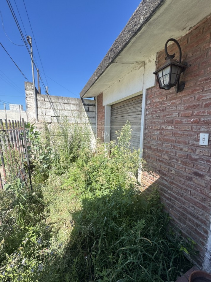 VENTA / CASA REFACCION / BARRIO LAMADRID