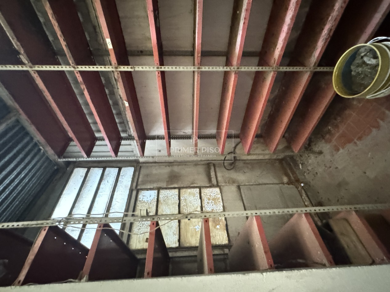 LOCAL COMERCIAL + DEPTO EN PLANTA ALTA
