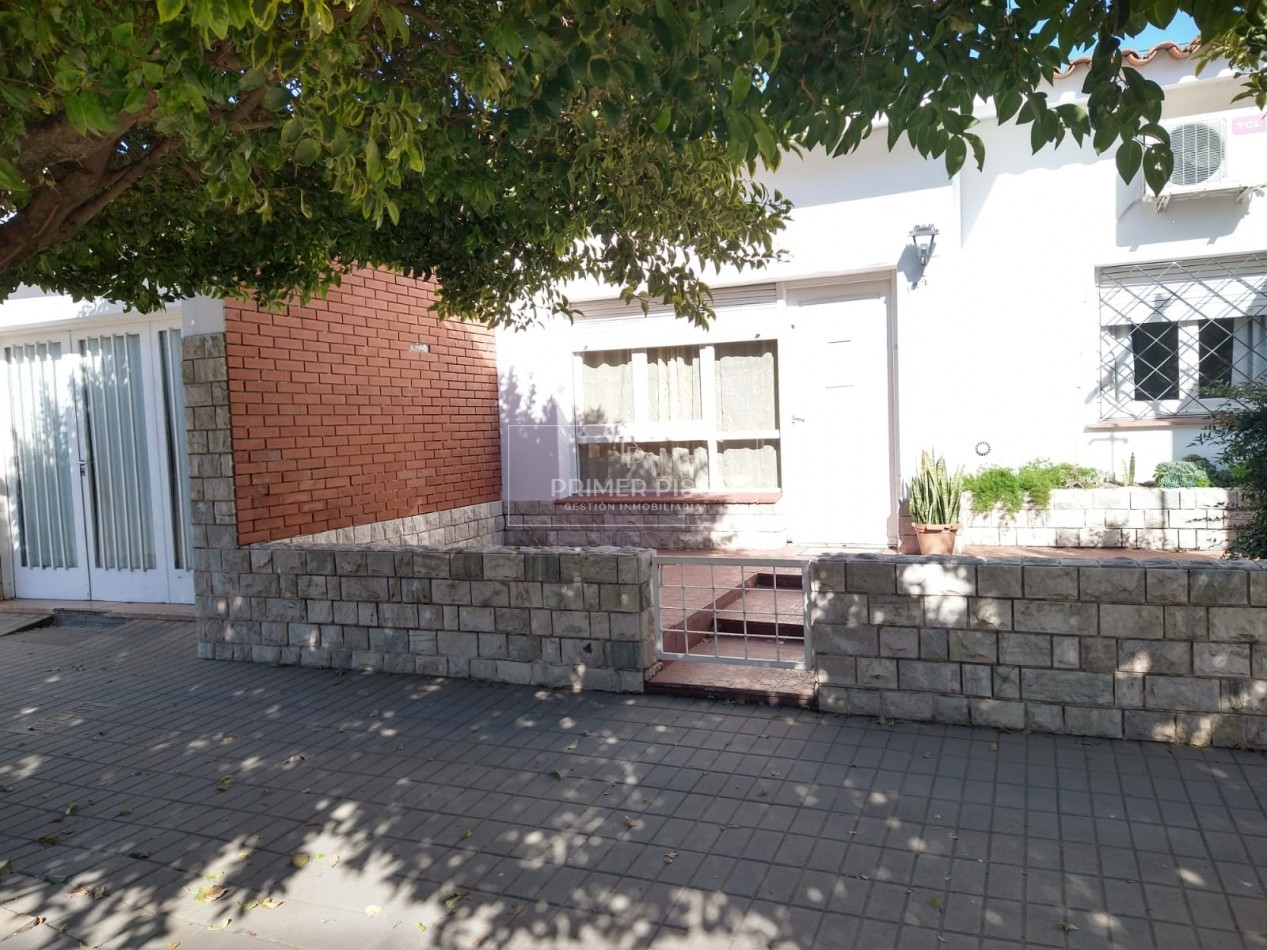 VENTA / CASA / BARRIO LAMADRID