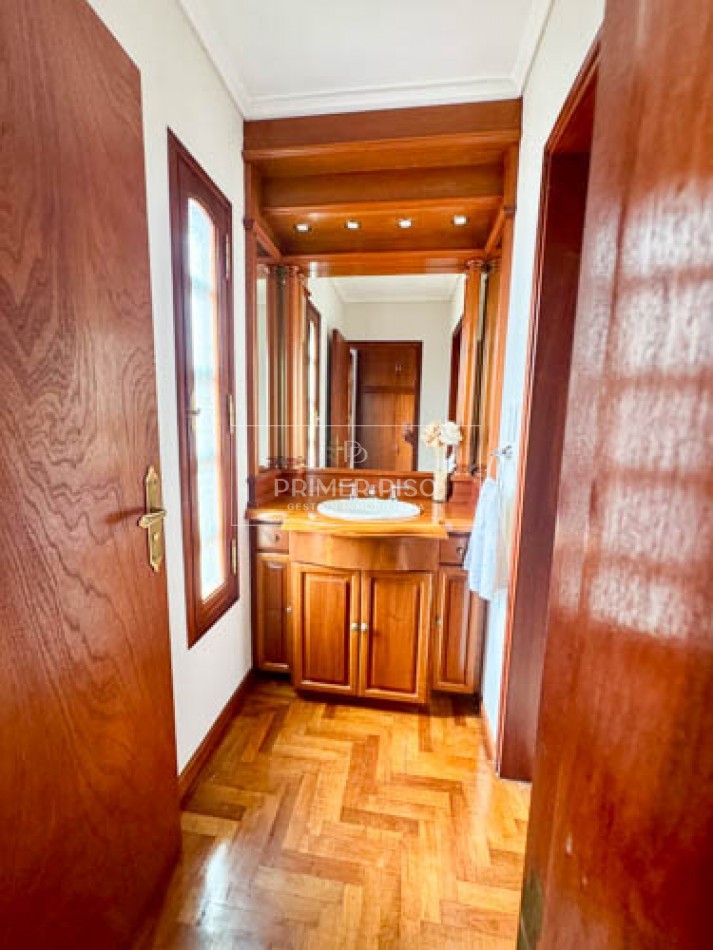 VENTA / HERMOSA CASA ZONA COSTANERA