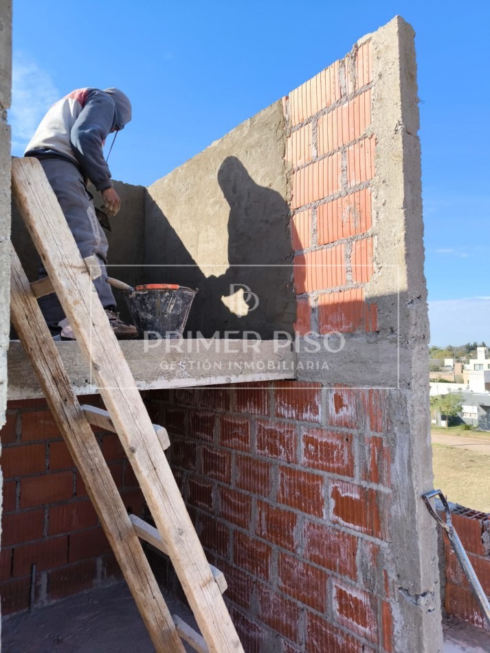 PRE VENTA / CASA / BARRIO COSTA DE ORO - VILLA NUEVA