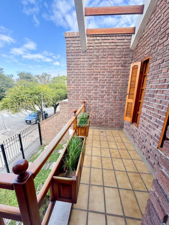VENTA / HERMOSA CASA ZONA COSTANERA