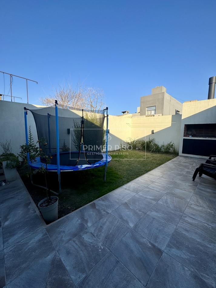 VENTA / CASA / BARRIO MARIANO MORENO