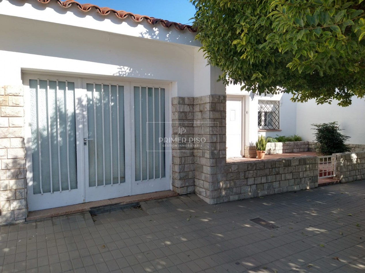VENTA / CASA / BARRIO LAMADRID