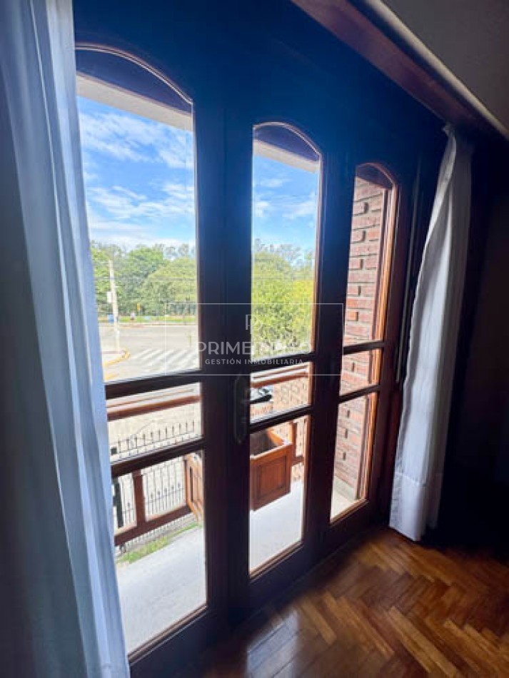 VENTA / HERMOSA CASA ZONA COSTANERA