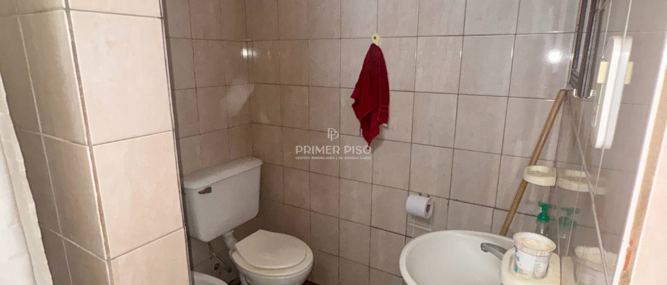 Casa con departamento trasero