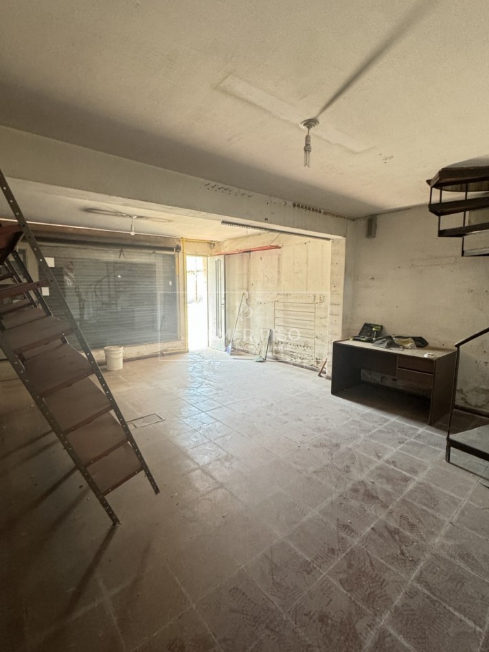 LOCAL COMERCIAL + DEPTO EN PLANTA ALTA