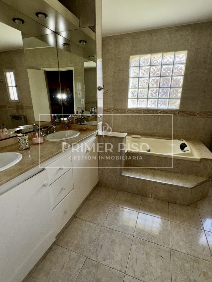 VENTA / CASA / BARRIO RIVADAVIA