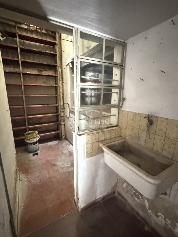 LOCAL COMERCIAL + DEPTO EN PLANTA ALTA