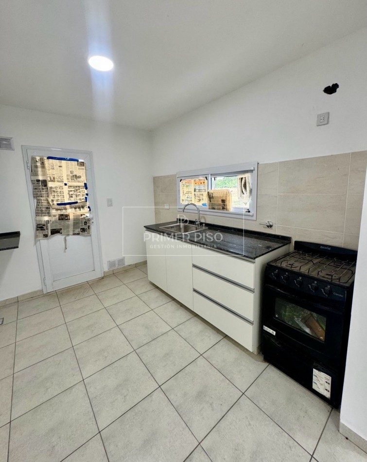 SE VENDE / CASA / BARRIO VILLA ALBERTINA