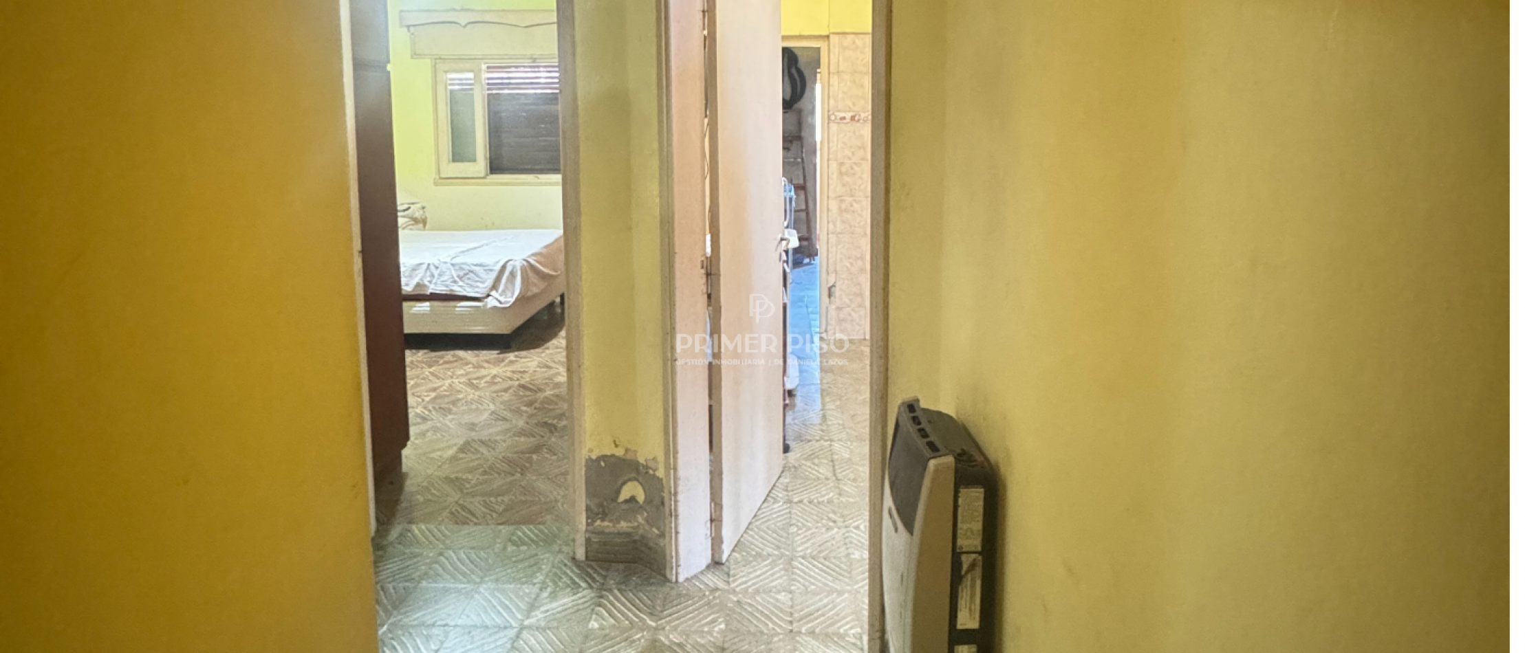 Casa con departamento trasero