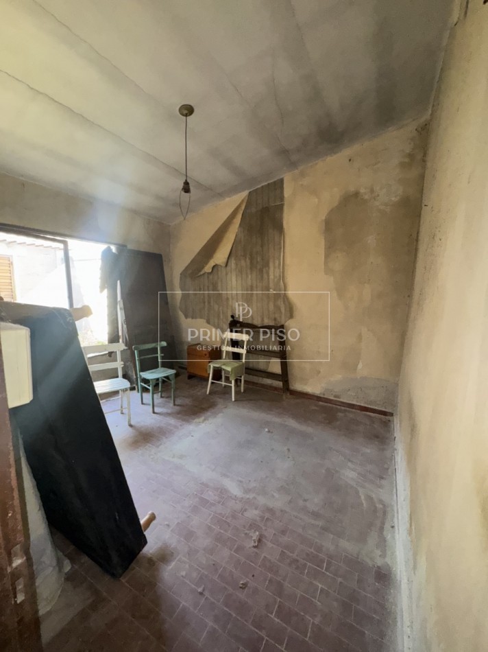 VENTA / CASA REFACCION / BARRIO LAMADRID
