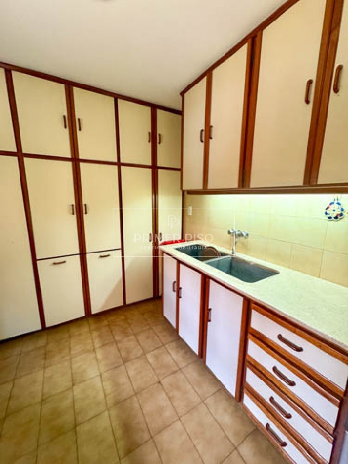 VENTA / HERMOSA CASA ZONA COSTANERA