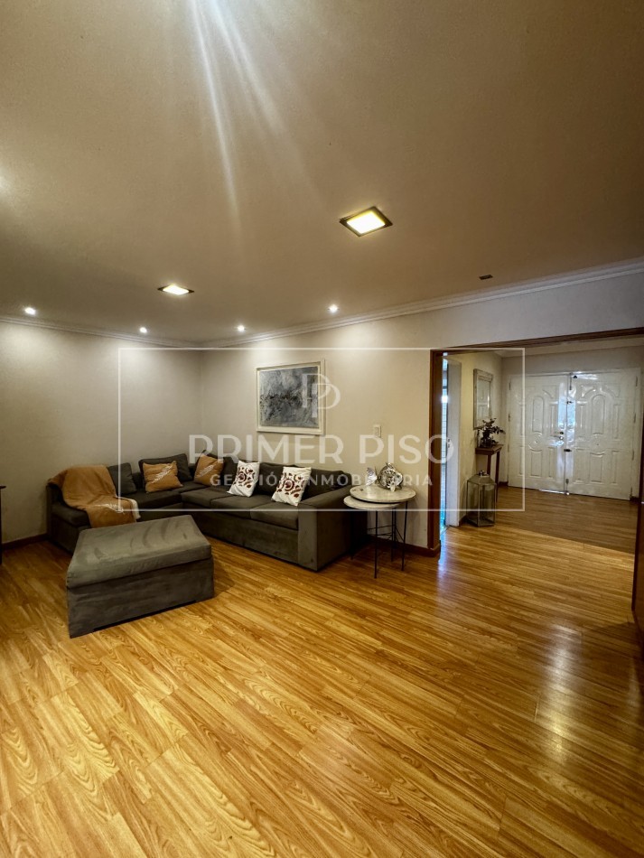 VENTA / CASA / BARRIO RIVADAVIA