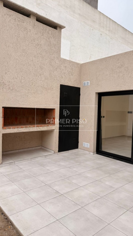 VENTA / CASA / BARRIO RAMON CARRILLO
