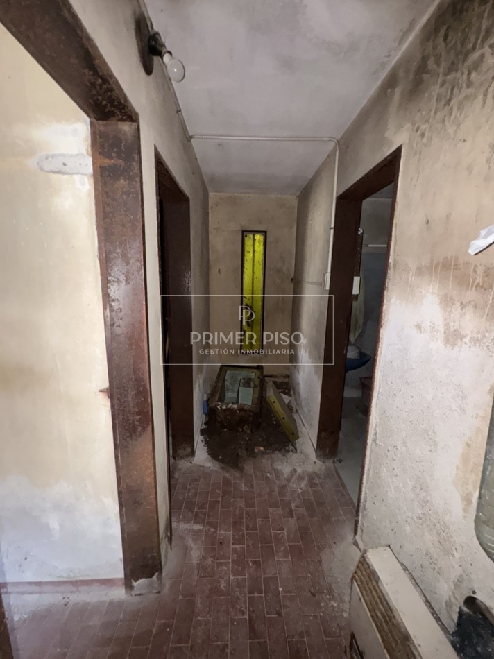 VENTA / CASA REFACCION / BARRIO LAMADRID