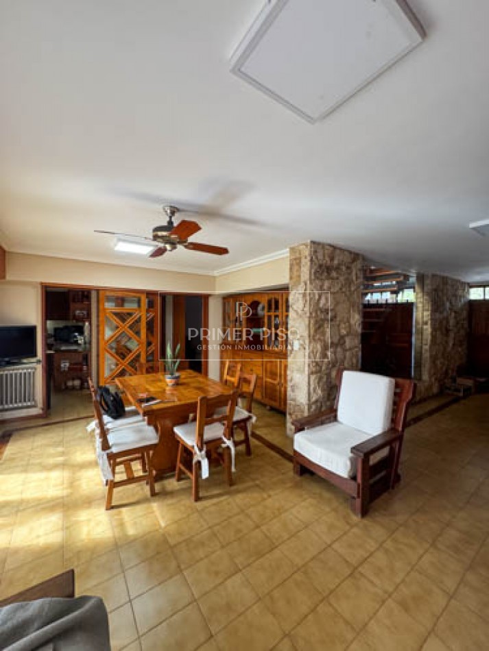 VENTA / HERMOSA CASA ZONA COSTANERA