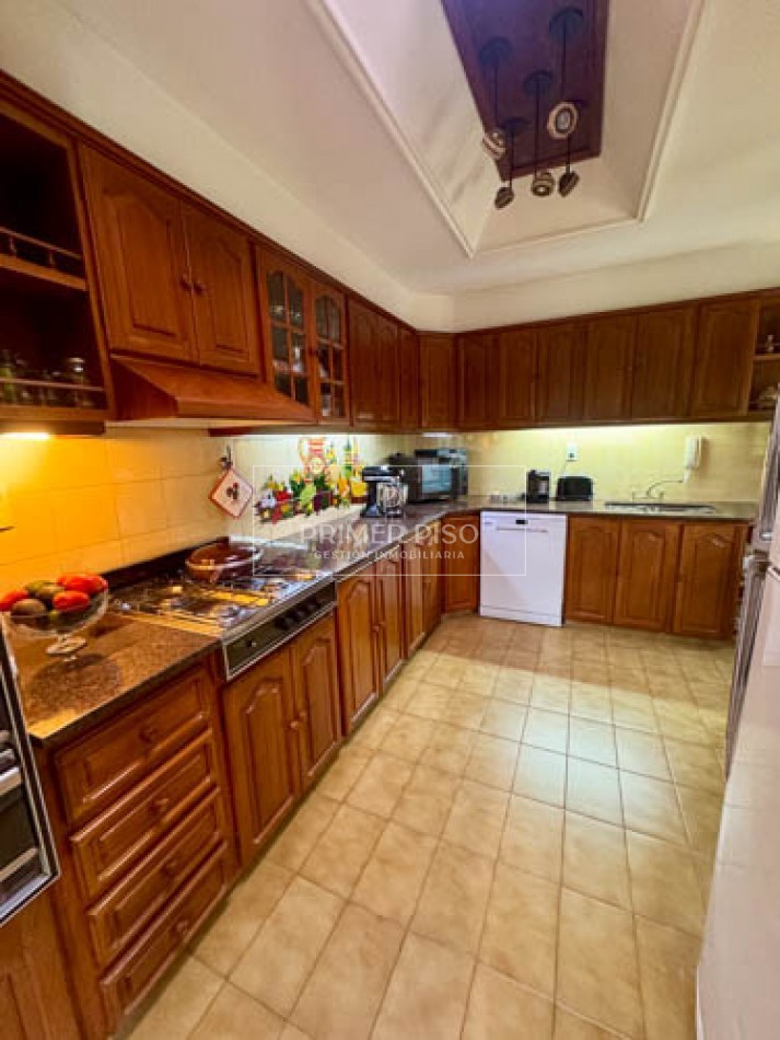 VENTA / HERMOSA CASA ZONA COSTANERA