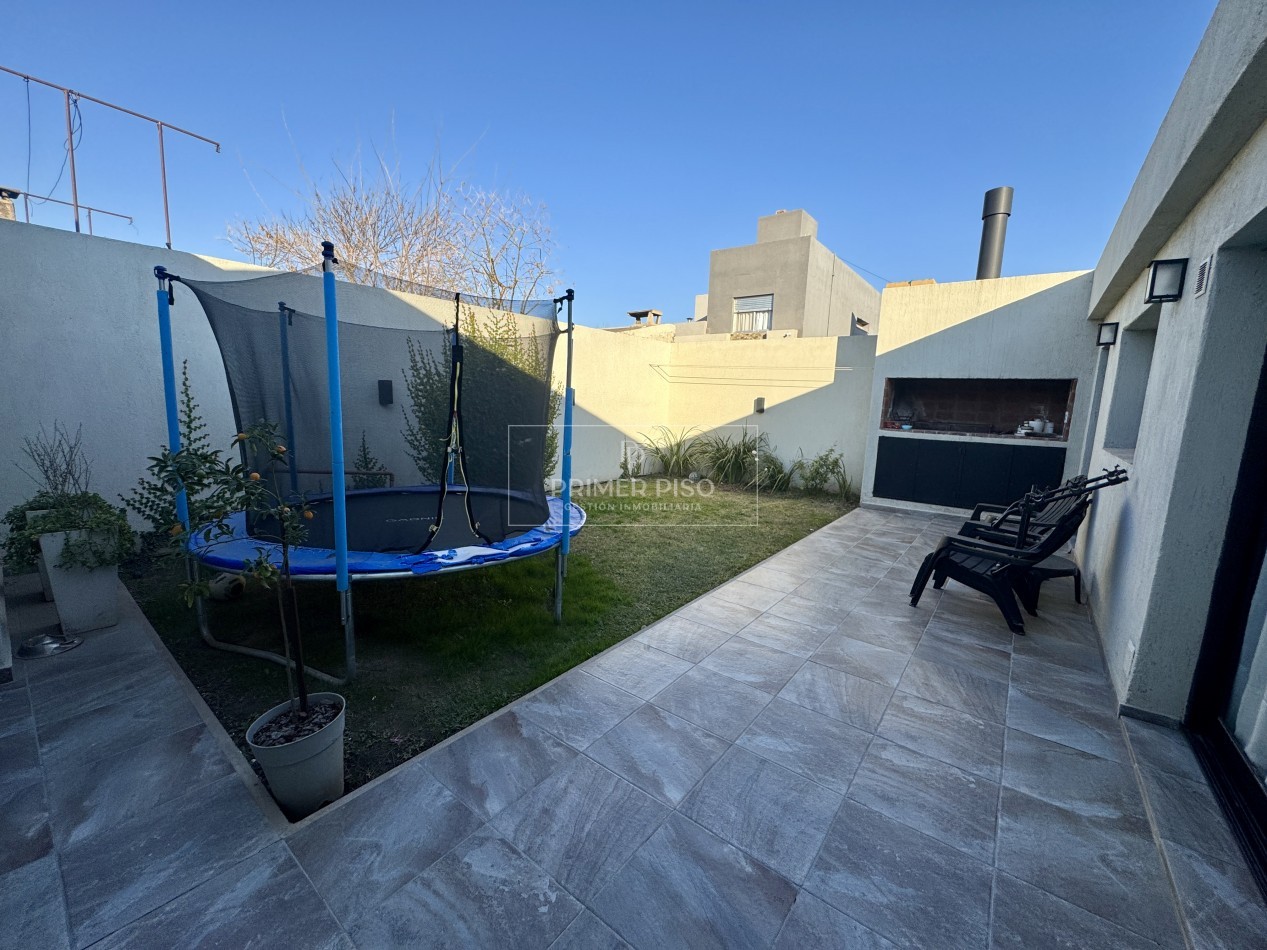 VENTA / CASA / BARRIO MARIANO MORENO