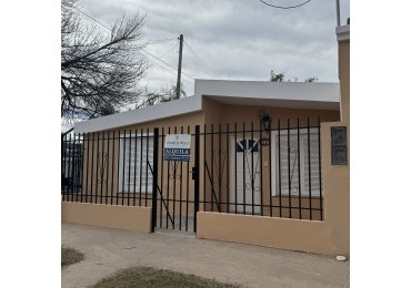 ALQUILER / CASA / BARRIO LAS ACACIAS 